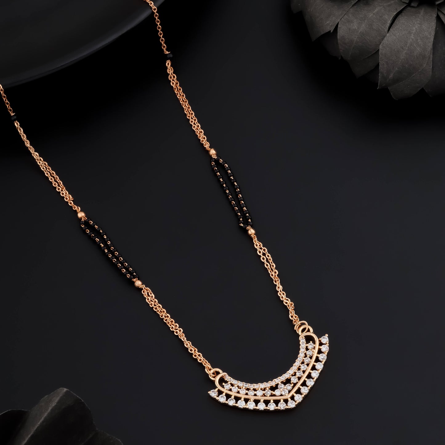 elegant-crescent-mangalsutra