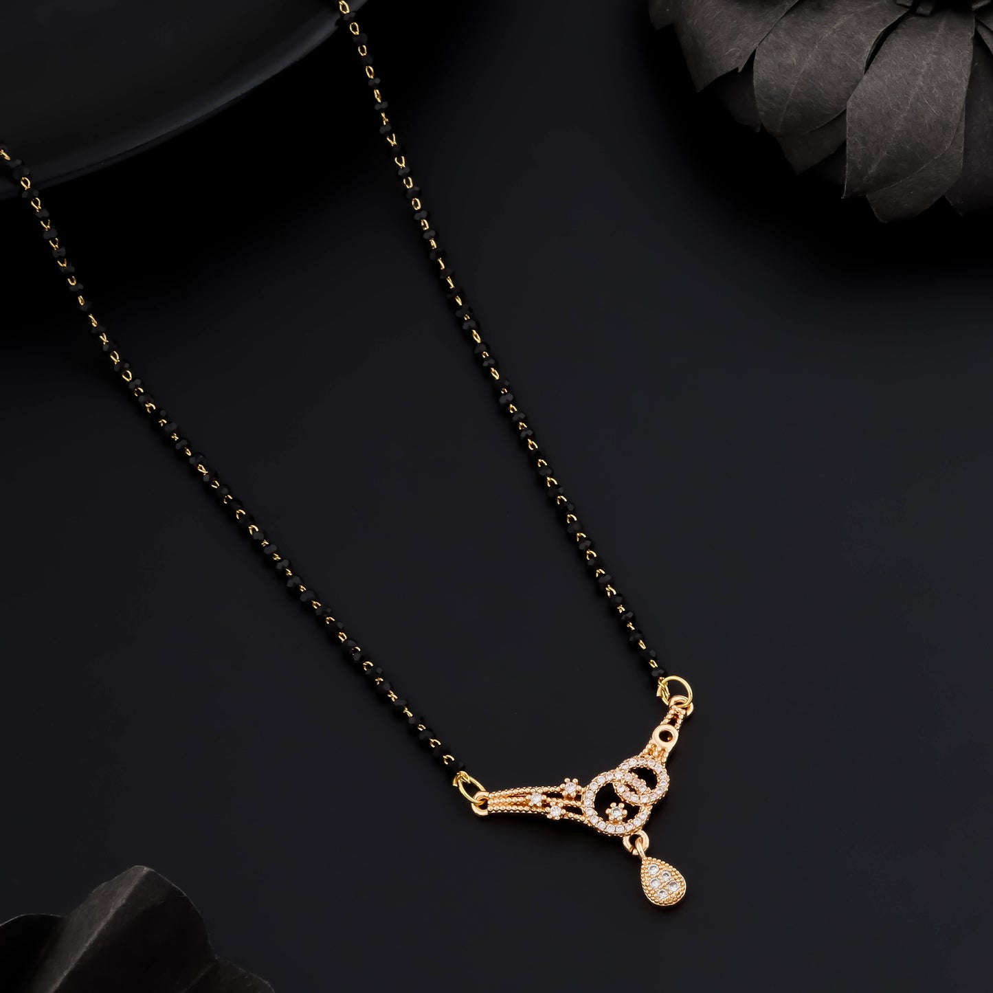 elegant-teardrop-charm-mangalsutra