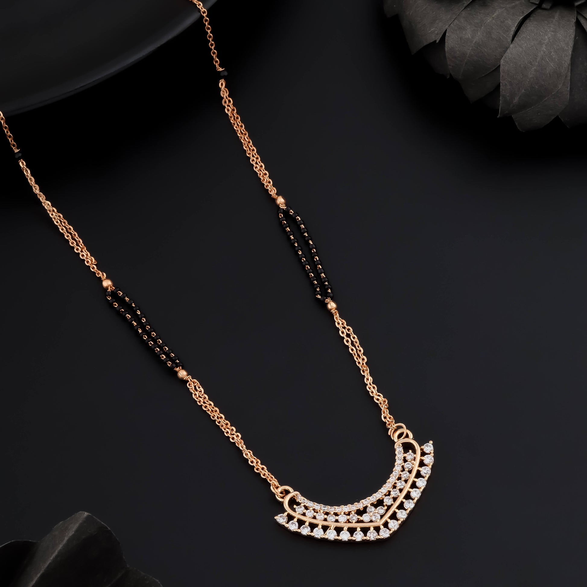 elegant-crescent-mangalsutra