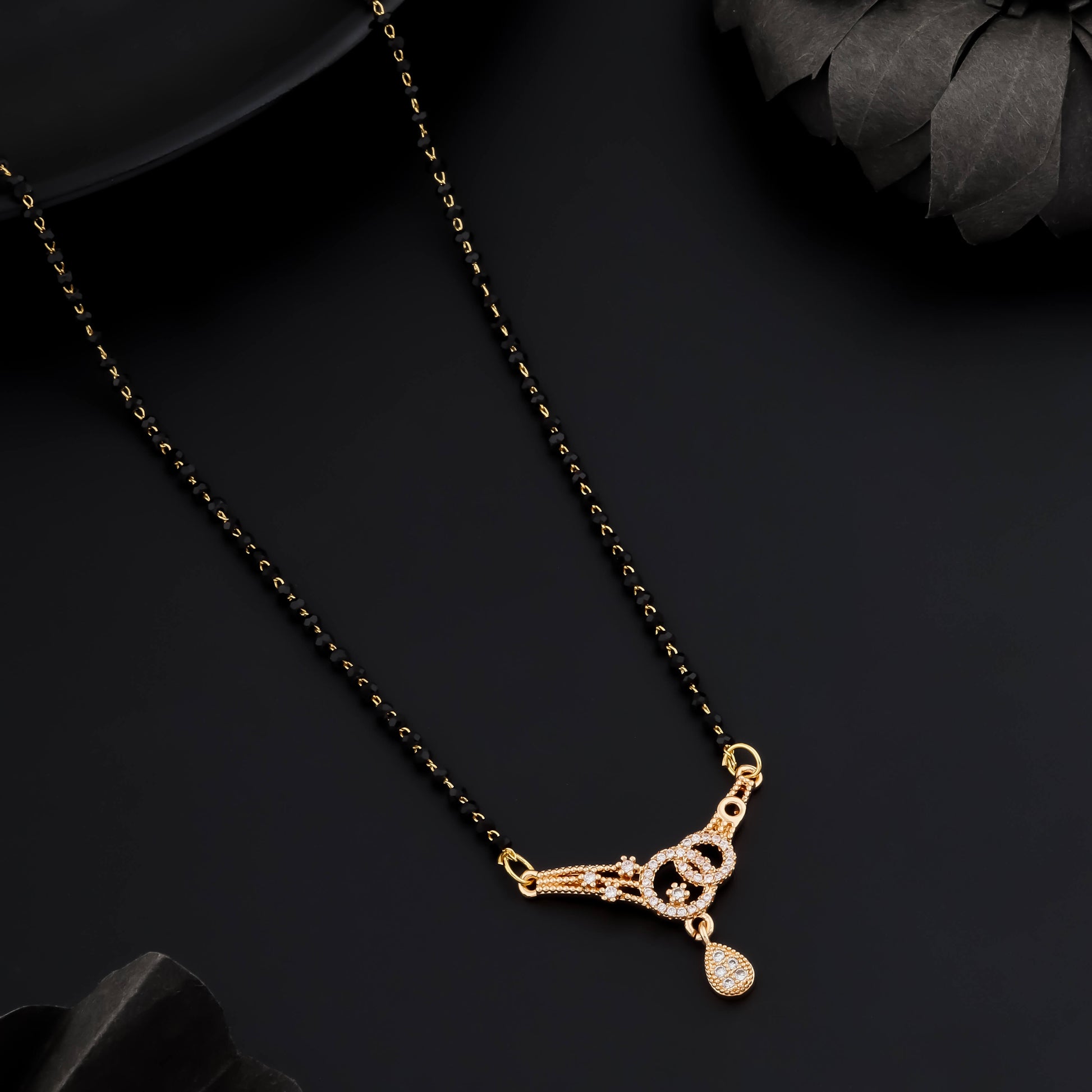 elegant-teardrop-charm-mangalsutra