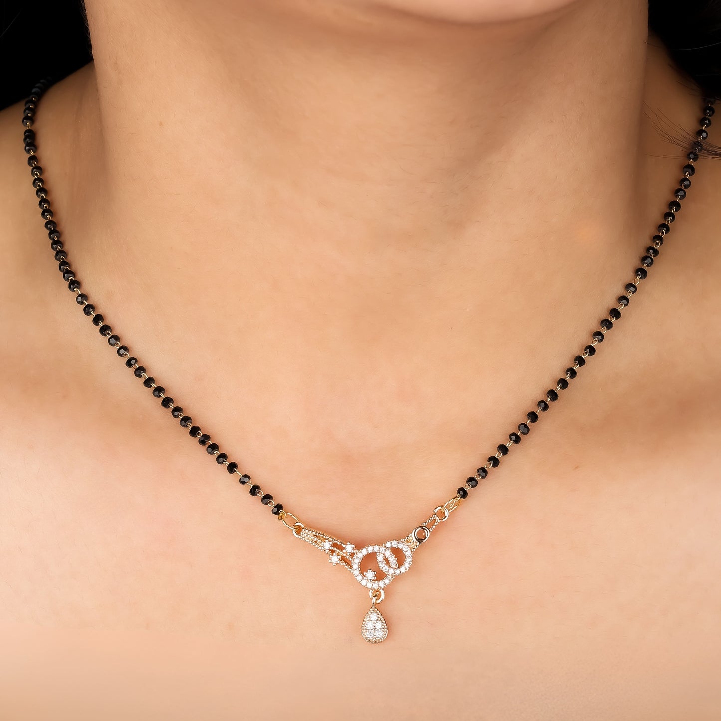 elegant-teardrop-charm-mangalsutra